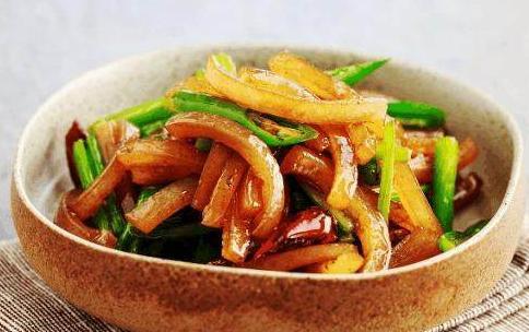 3377体育_礼仪职中老师前往实习基地看望顶岗实习学生及往届毕业生(图1) 3377体育