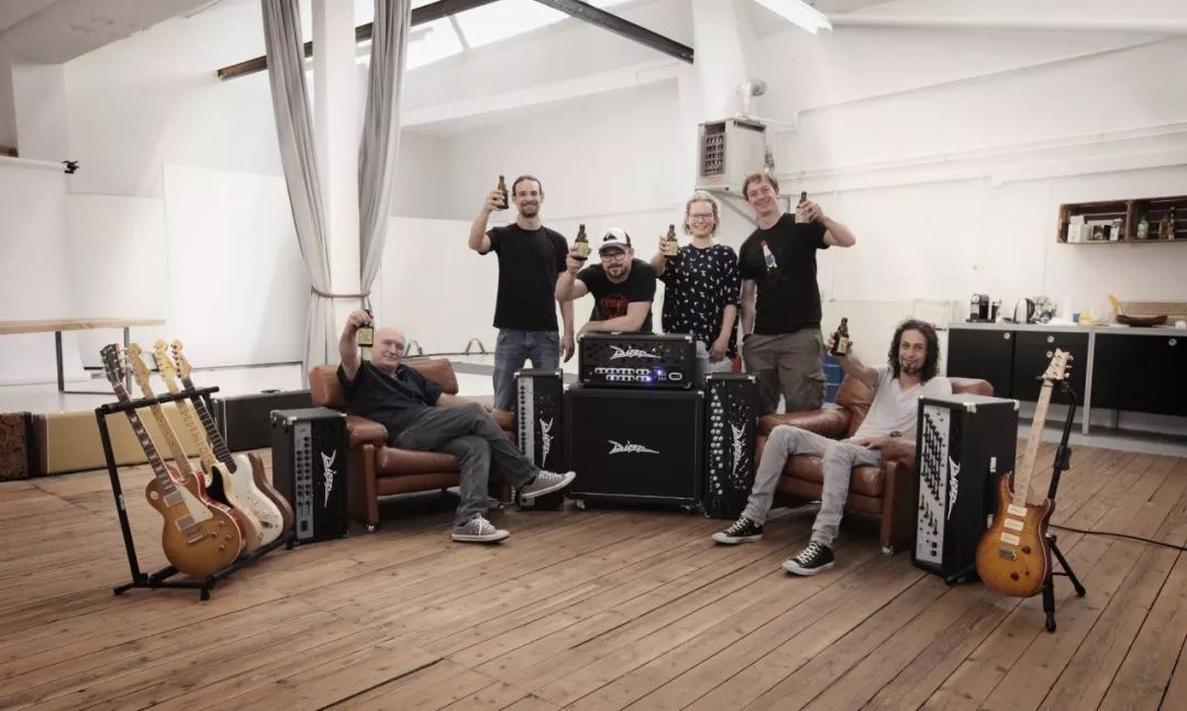 3377app|青岛新东方台东校区在新华书店举行口语角活动(图1) 3377体育