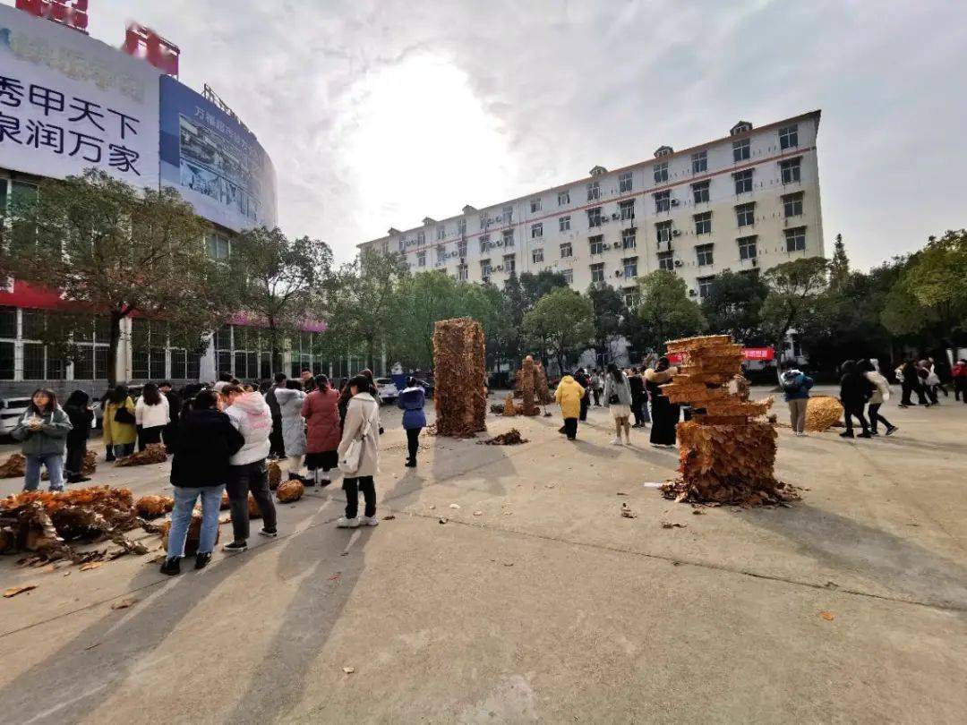 九江学院艺术学院乐成举行“金秋·九艺”美术学雕塑展览‘3377app’(图8)
九江学院艺术学院乐成举行“金秋·九艺”美术学雕塑展览‘3377app’(图8)