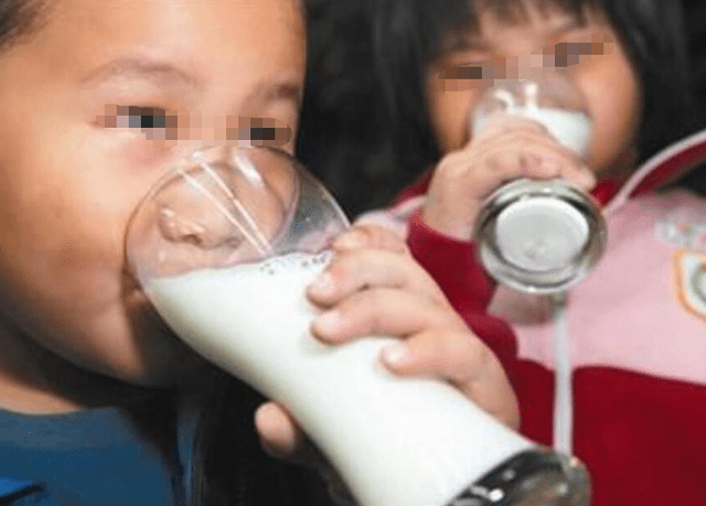 3377体育-
变味儿的“儿童奶”：调制乳冒充纯牛奶 家长却成箱给孩子买(图10)